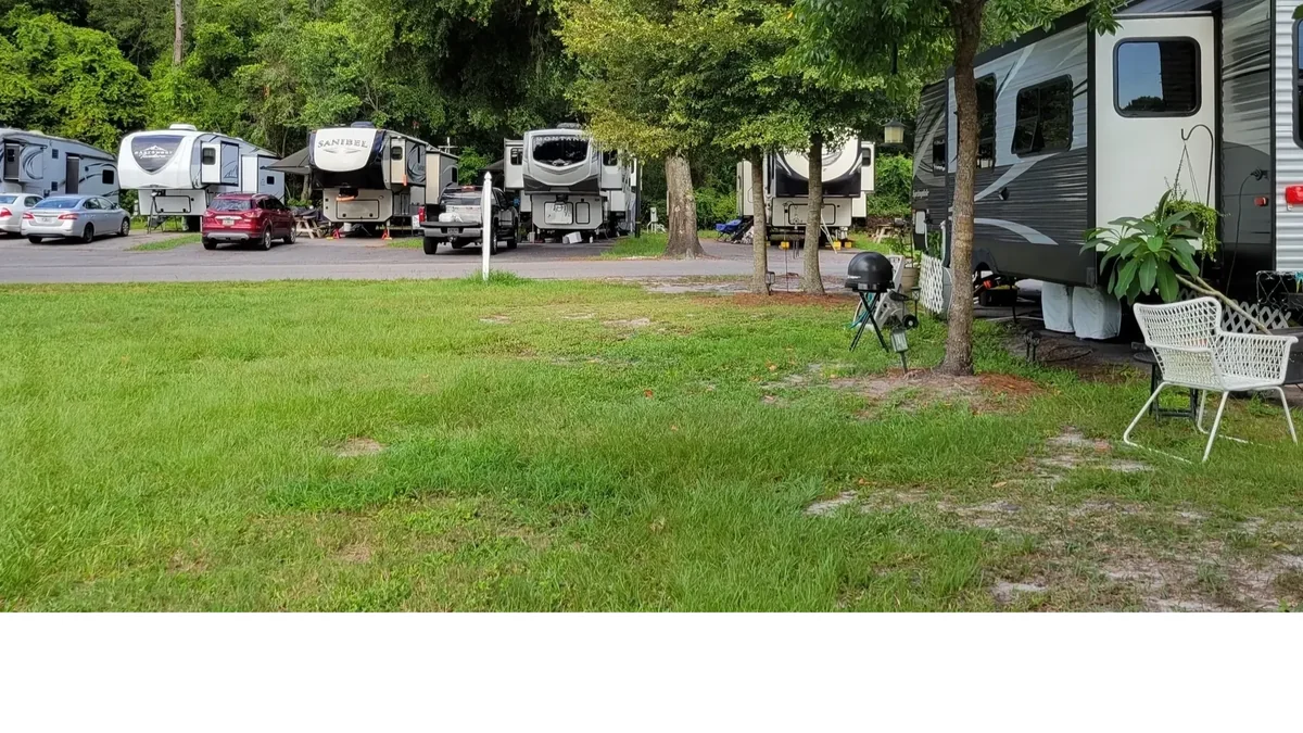 Bee's RV Resort