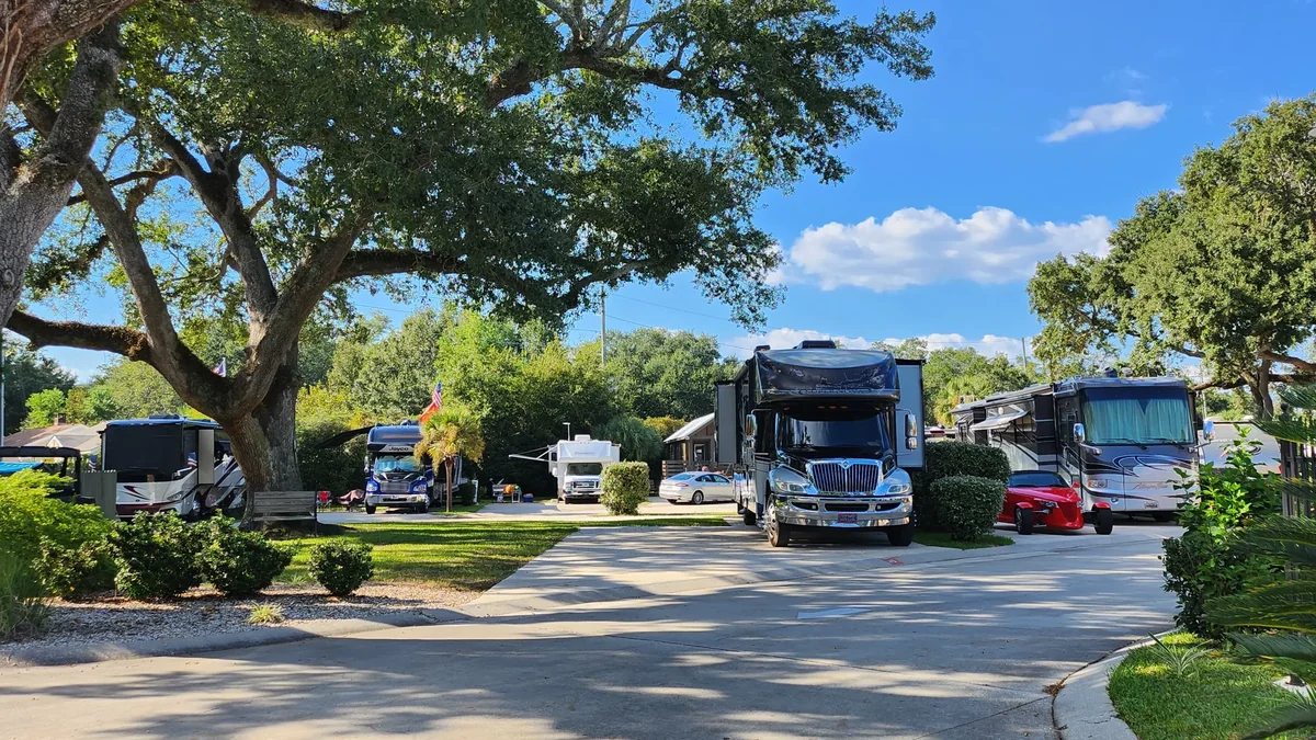 Majestic Oaks Rv Resort