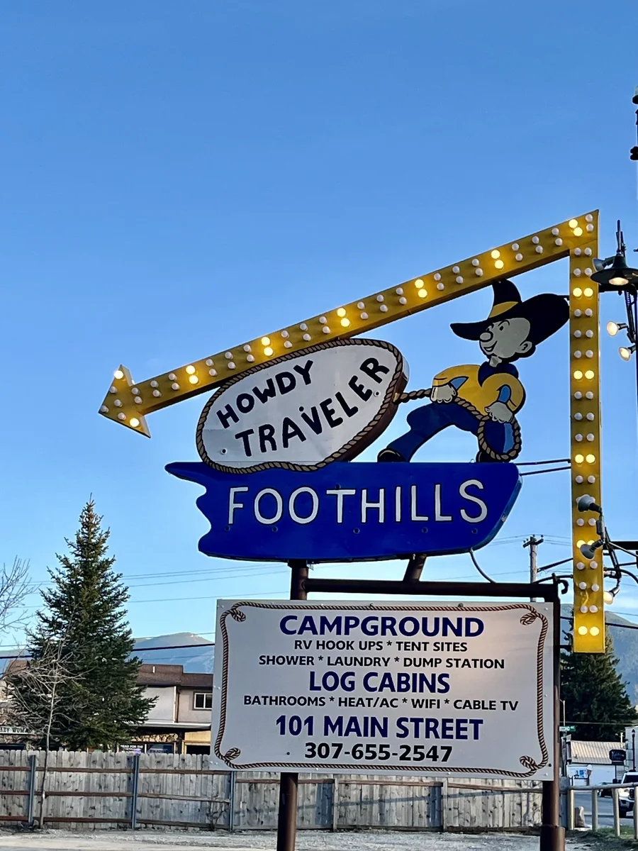 Foothills Motel & Campground
